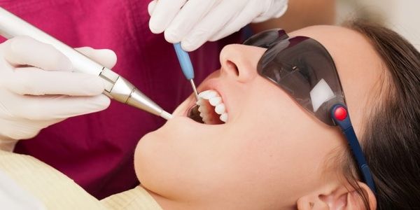 implantaciya-zubov-perovo